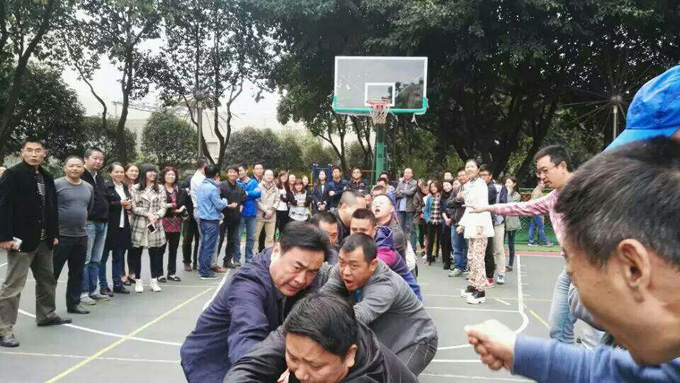 1474282758667844.jpg 拔河2.JPG