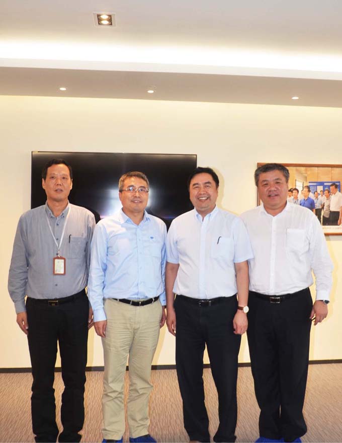 1474608842666746.jpg 趙振元同志、何平書記與上海寶冶集團董事長王石磊、總經理陳剛親切合影.jpg