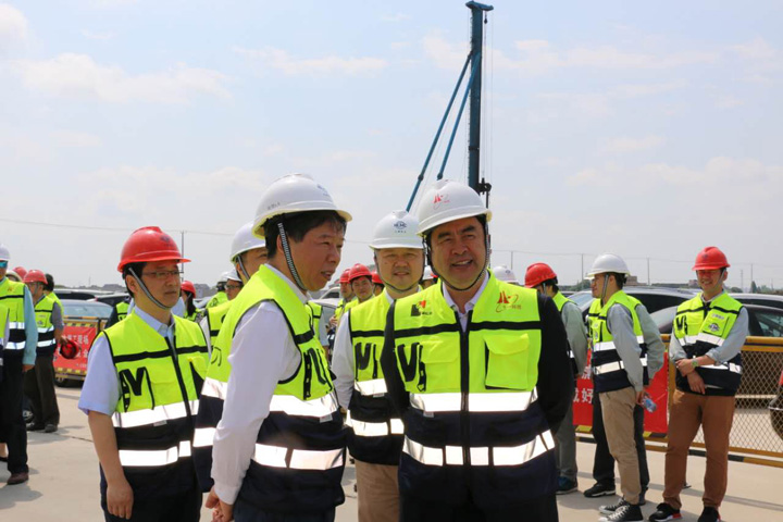 1496426943148689.jpg 5-趙振元同志與張素心董事長親切交談.jpg