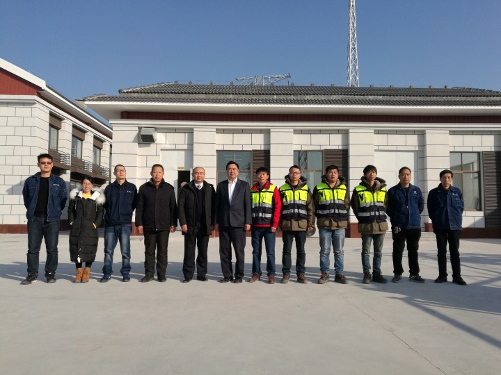 1496474443589662.jpg 12-趙振元同志和現場工地的同志們親切合影.jpg