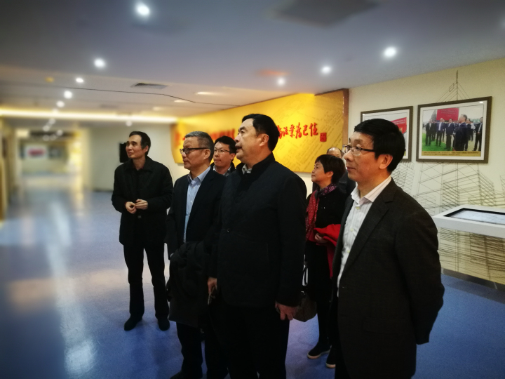 1496479764883975.jpg 趙振元同志向無錫產業集團劉濤書記一行介紹十一科技院史館3.jpg