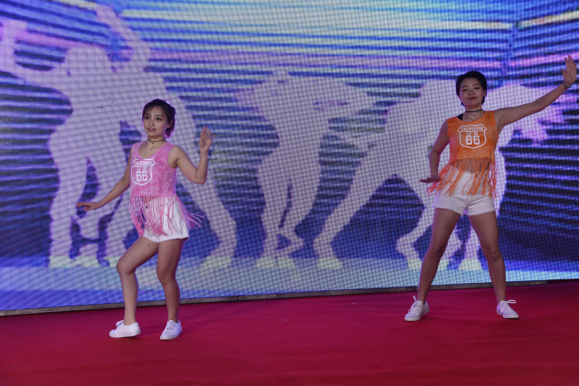 1496500852451787.jpg 7-華東分院院辦、質(zhì)量部熱舞《Playing with fire》.jpg