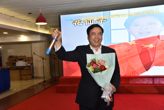 1496501100110295.jpg 20-趙振元董事長獨(dú)唱2.jpg